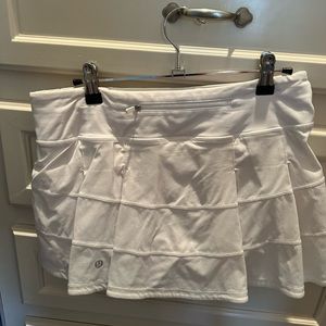 White Lulu skirt. Size 4.